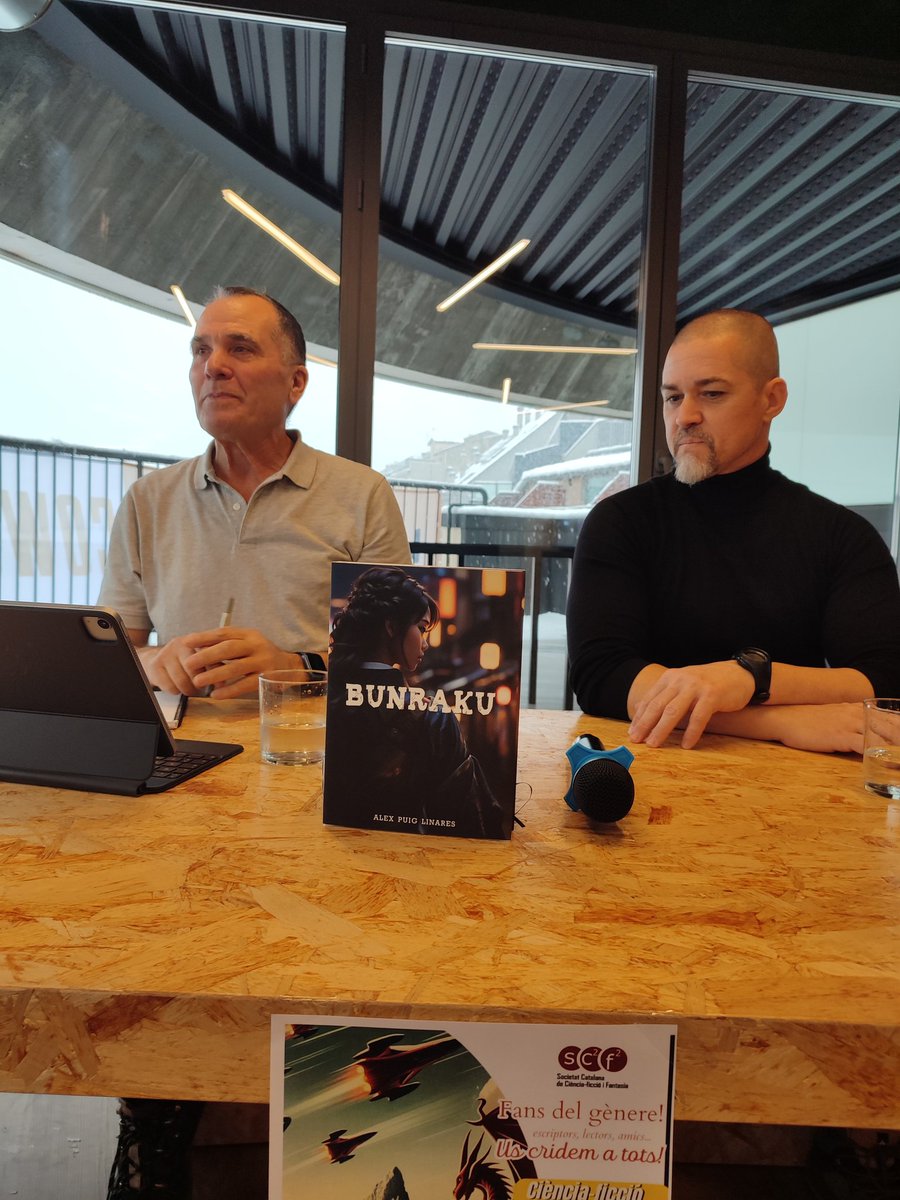 Sc2f2's tweet photo. Ricard de la Casa presenta 'Bunraku' d'Àlex Puig a la 61a Ter-Cat d'Andorra La Vella, al #hivefive #steampunk https://t.co/VNPxMfYdx2