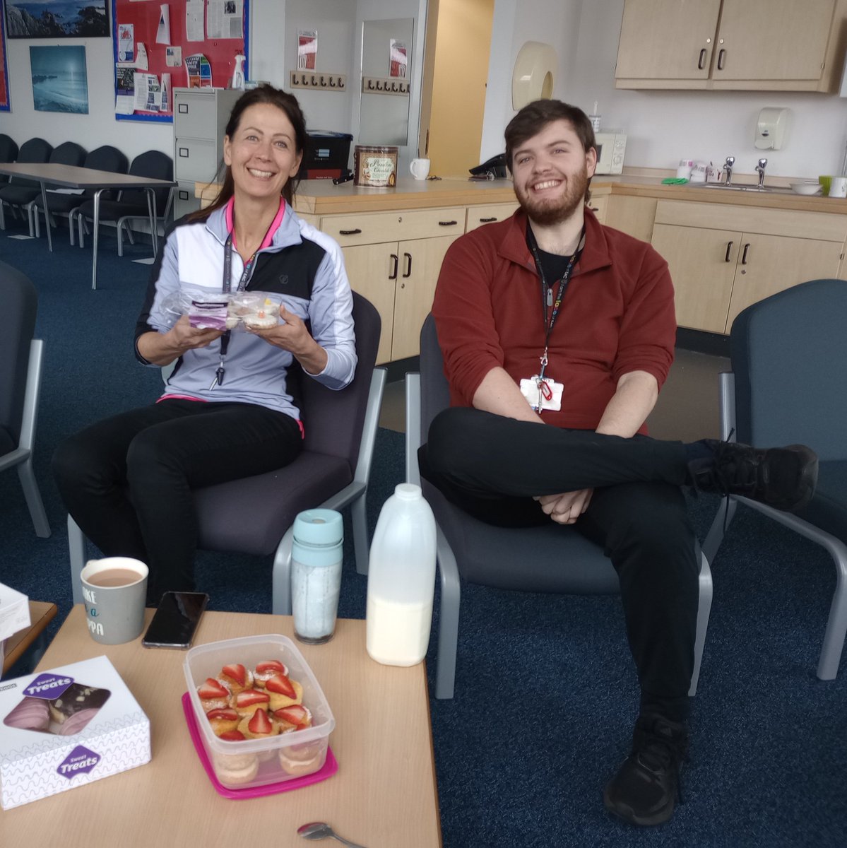 StJoAcadSci's tweet photo. Team Science started our  #techognician celebrations yesterday thanking two of our incredible science technicians, we couldn't do it without them! Thank you! Looking forward to celebrating again on Monday! #service @StJoAcad @Preproom https://t.co/mipWB5o15Z