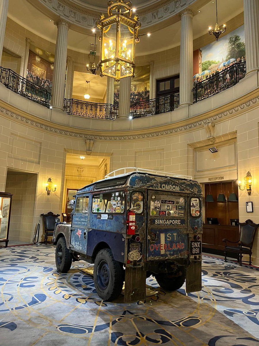 A couple of snaps from Oxford’s recent residency at the @RoyalAutomobile Club on Pall Mall! Maybe we’re biased but we think the world’s most well-travelled old Land Rover looks pretty darn good in such prestigious surroundings 💯