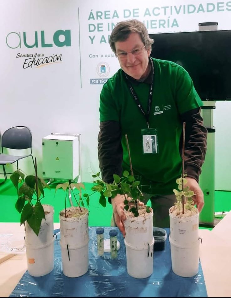 palacioslab251's tweet photo. Hoy estaremos en @FeriaAula en el espacio de la @La_UPM @IFEMA con el taller “Nodulación de leguminosas, bacterias que dan de comer a las plantas”🌱
⏰ hasta las 14:00h 
@etsiaab @CBGP_Madrid https://t.co/UyHPFIKHmb