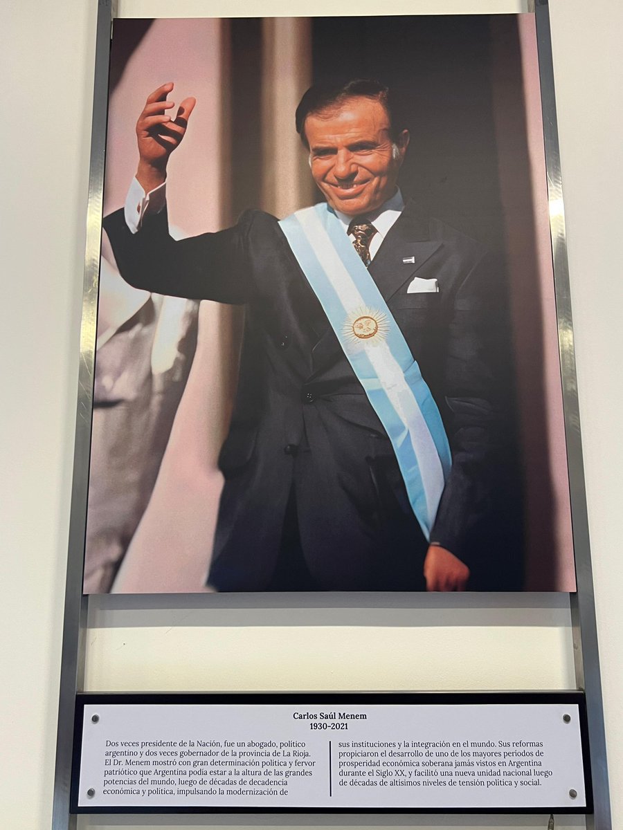 AlberCarp4's tweet photo. Patético
A Menem lo ubicaron en el salón de los próceres
Cuál sería el argumento.
No olviden, la voladura de la fábrica militar de Río Tercero ( siete inocentes murieron) https://t.co/35oTM6oC3T