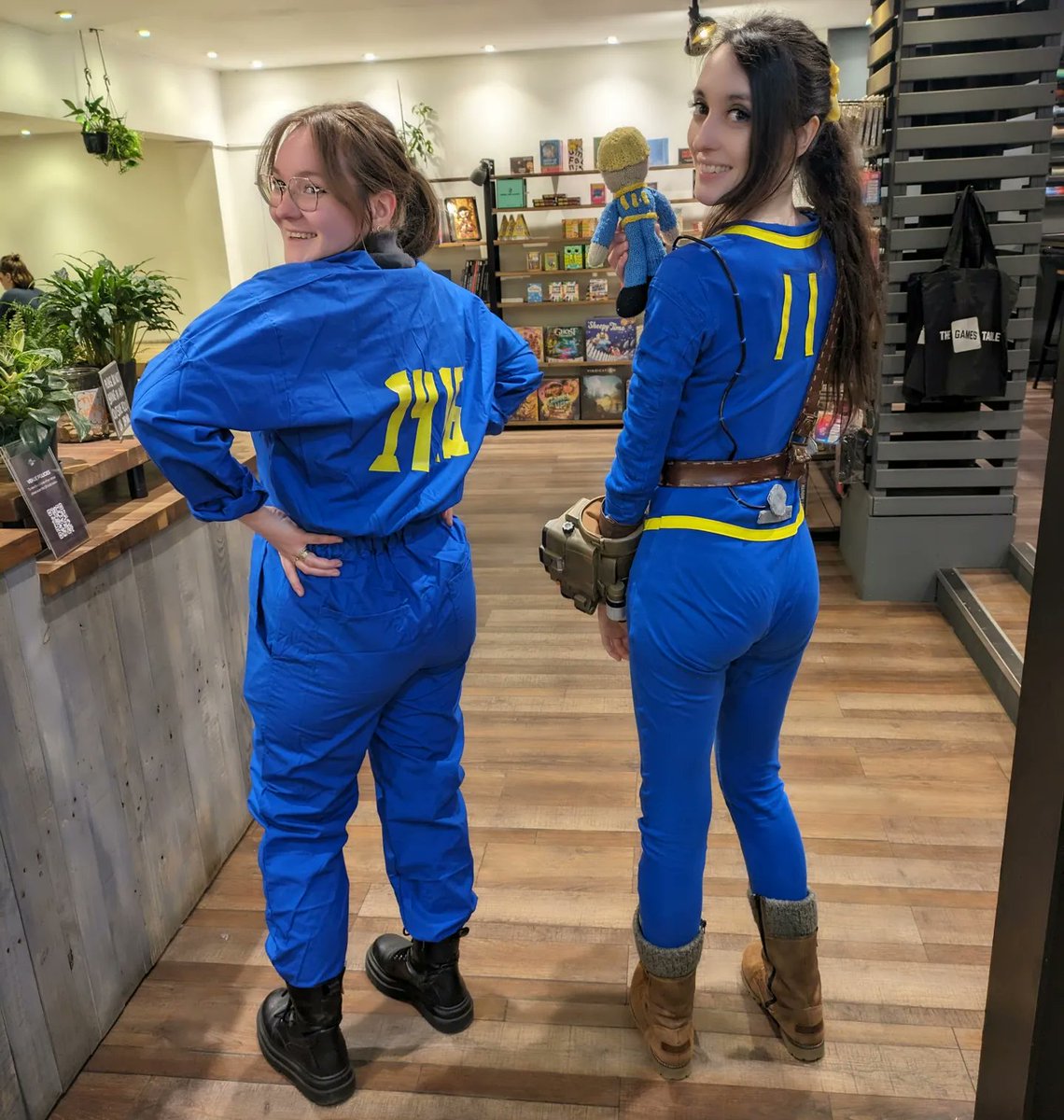 CrazyMCRAngel's tweet photo. π₯³ Enjoyed the Commander Party last night at @the_games_table !!
Had to have a fellow Vault Dweller photo with @papplepoppy from Vault 1416 π€©
More photos to follow!
#falloutmagic #commanderpaty #thegamestablenorwich #fallout #vaultdweller #vaultgirls https://t.co/4BDPEuSDyu