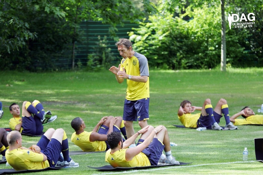 En ce 9 mars, nous rendons hommage à Philippe, kiné emblématique du <a href="/FCNantes/">FC Nantes</a> pendant 33 ans. 
Né et parti un 9 mars, sa mémoire continue de nous inspirer dans chaque pas que nous faisons pour contribuer à la recherche contre le cancer 🎗️
Le Mouvement c'est la vie 🌟
