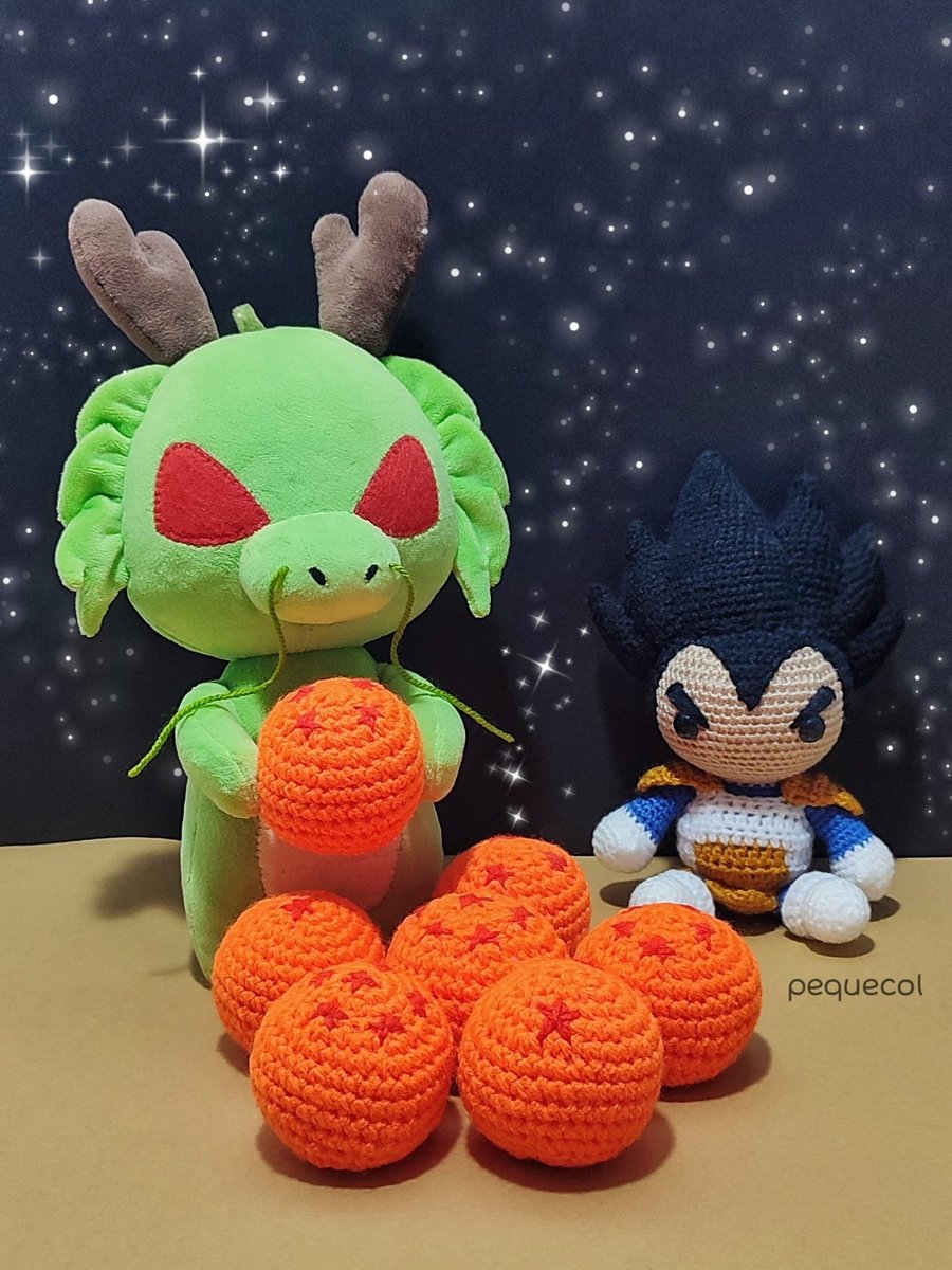 Cuenta la leyenda que existen 7 bolas mágicas y si las reúnes aparece un dragón que puede conceder (casi) cualquier deseo. 

Hecho a mano por: <a href="/pequecol/">Patricia 🐷 Pequeña Col</a> 
#ripakiratoriyama 
#AkiraToryama 
#DragonBallZ