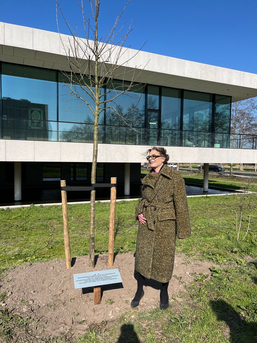 Yesterday @WUR⁩ I met with many dear colleagues at the transfer of the rectorate & “officially” planted my “pre-planted” apple tree at our dialogue building Omnia. May it grow old, yield a stable harvest & help to produce many apple pies - a great tradition of my term! Thanks!