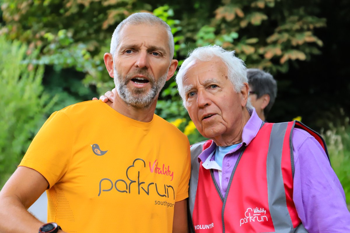 1/6 A thank you 🧵to @parkrunUK In 2021 at 84, my dad, Leo volunteered for the 1st time @Southportpkrun In Feb 24 he volunteered his 127th and final time He died 2 weeks later😢 He was an avid writer of thank you letters but didn't have the opportunity to thank parkrun...