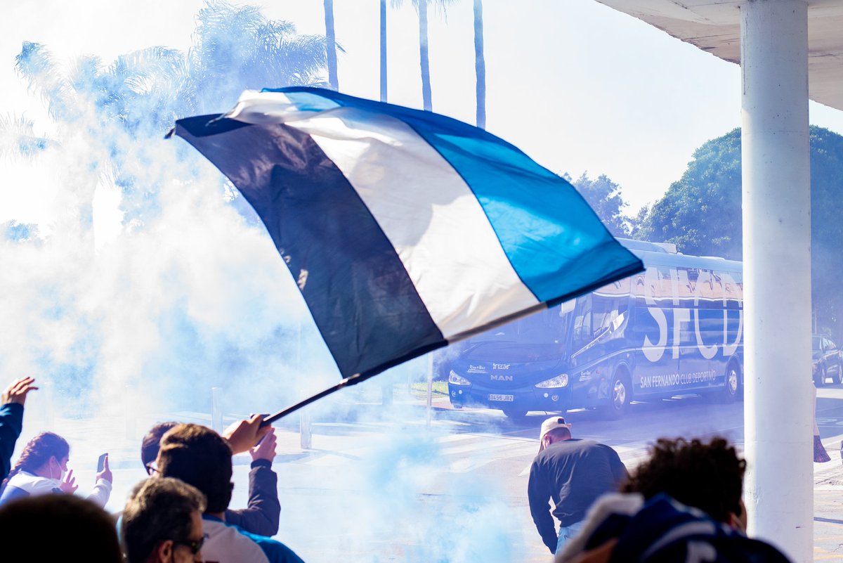 📢 ¡𝑵𝒖𝒆𝒔𝒕𝒓𝒐 𝒑𝒂𝒓𝒕𝒊𝒅𝒐 empieza el domingo a las 18:00 h!

🦁 ¡𝗟𝘂𝗰𝗲 𝘁𝘂 𝗼𝗿𝗴𝘂𝗹𝗹𝗼 𝗮𝘇𝘂𝗹𝗶𝗻𝗼 y recibe a nuestros leones junto a la #TiendaSFCD!