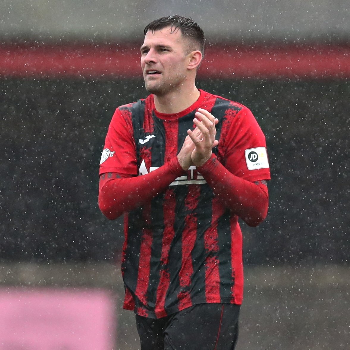 CymruLeagues's tweet photo. Birthday boy Danny Brookwell opens the scoring for @CPDPorthmadogFC! 🥳

#JDCymruNorth https://t.co/cU2bSvTom4
