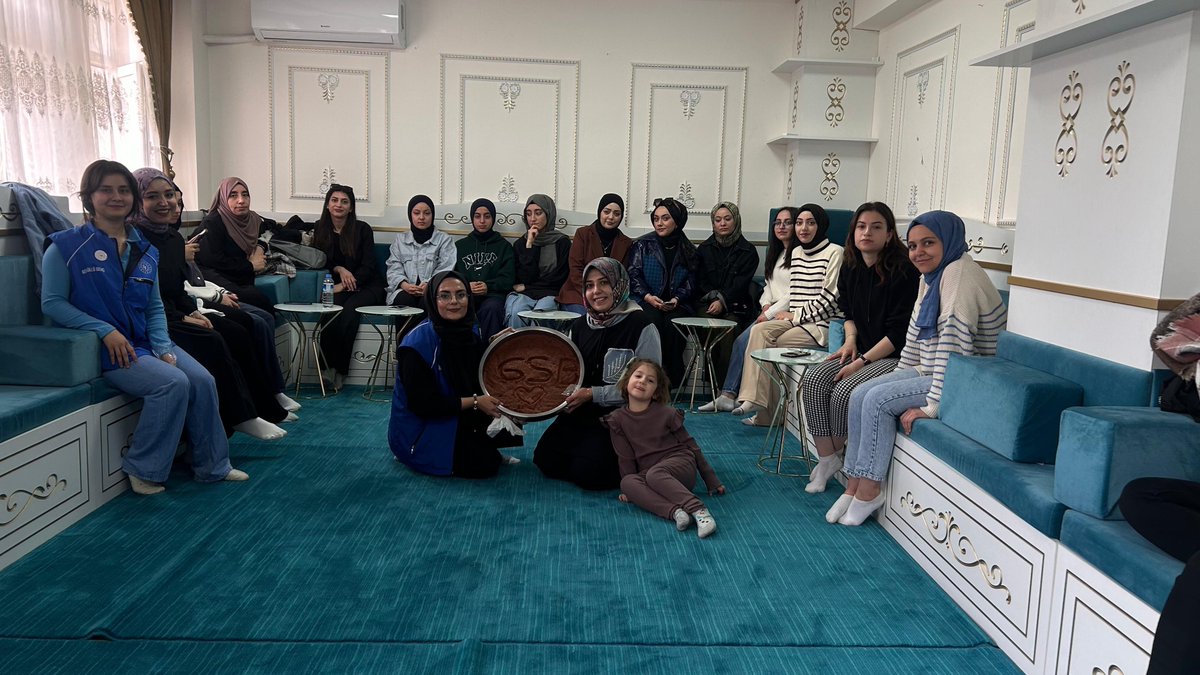 MalatyaKYGM's tweet photo. Battalgazi Yurdu öğrencileri, Hanımın Çiftliği Gençlik Merkezi'ni ziyaret ederek çiğköfte davetine katıldı. Keyifli bir gün geçirerek bir araya geldiler ve lezzetli çiğköfteyle enerji depoladılar.
.
#YurdumdaRamazanBereketi https://t.co/mAJN7KtoTA