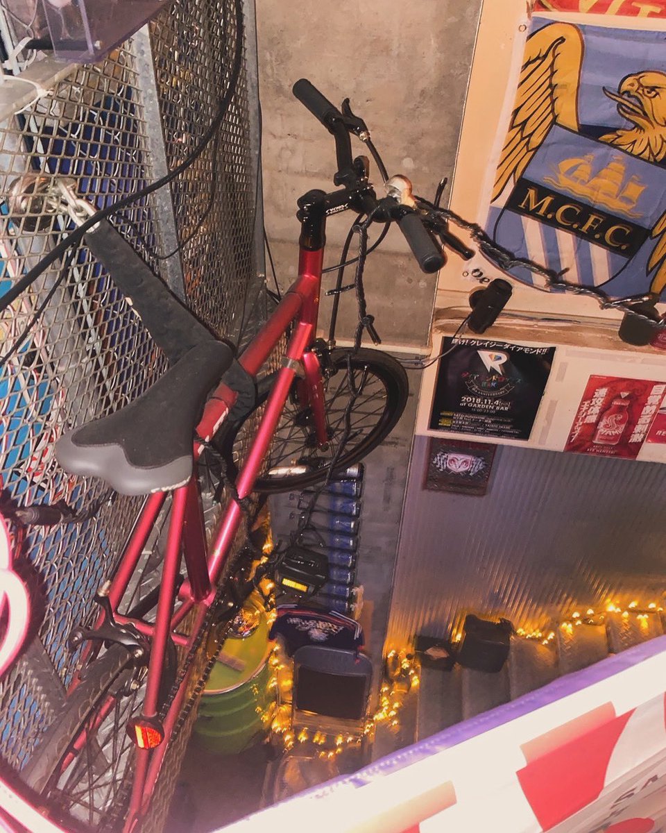 matsuyama_bace's tweet image. MATSUYAMA BASEです！
BASEの店内内装は探せば探すほどおもしろいものを置いております！
こんなところに自転車が！？
是非見に来て下さい！

#松山市BAR
#愛媛県BAR
#MATSUYAMABASE