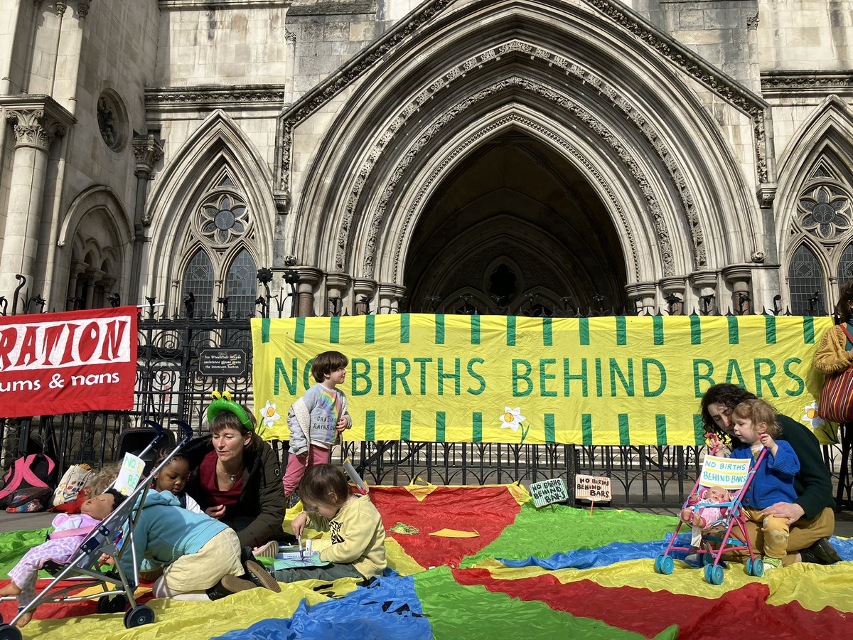 NoPrisonBirths's tweet photo. We are here outside the RCJ to call on the @SentencingCCL to stop sending pregnant women and new mothers to prison. Babies and children need their mums this #MothersDay! #nobirthsbehindbars https://t.co/Stp34kPZY8