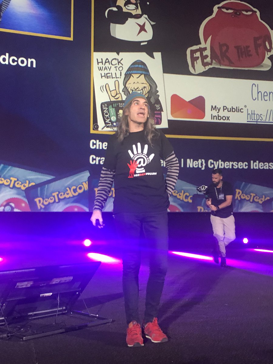 ESFERARED's tweet photo. @chemaalonso  en @rootedcon  WEB/GEN/AI #cibersec ideas ,recordando en su camiseta a @_Angelucho_ en #RootedCON2024 https://t.co/HZjnlTJkRH