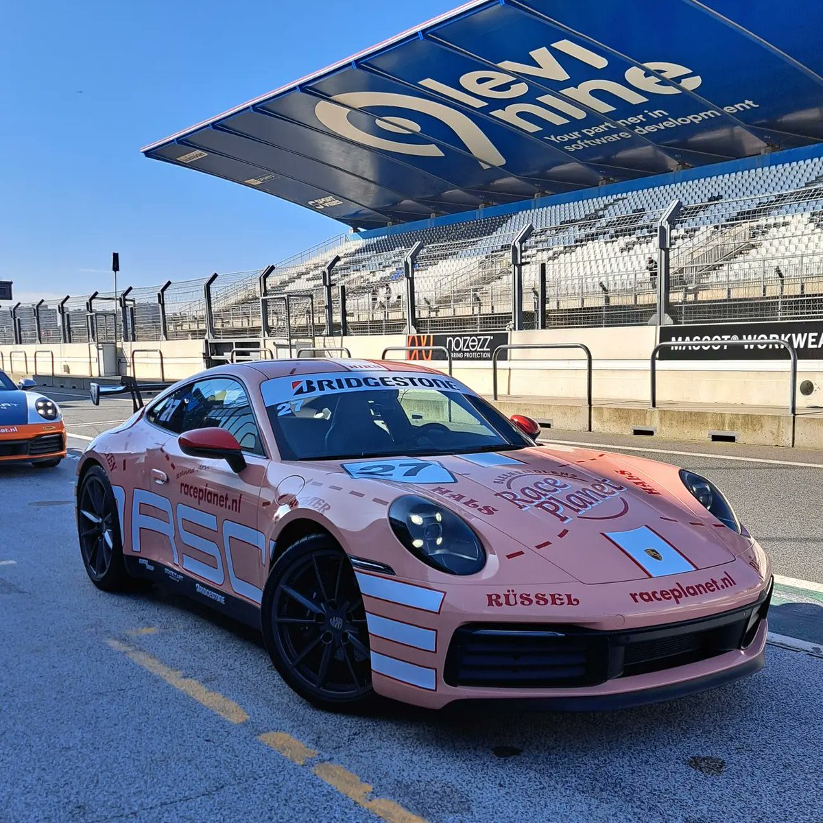 RacePlanet's tweet photo. Hebben jullie onze 𝐏𝐢𝐧𝐤 𝐏𝐢𝐠 al ontmoet? 🐷

Met deze livery brengen we een eerbetoon aan de cultheld van de @24hoursoflemans van 1971. https://t.co/4BJpts3Le3
