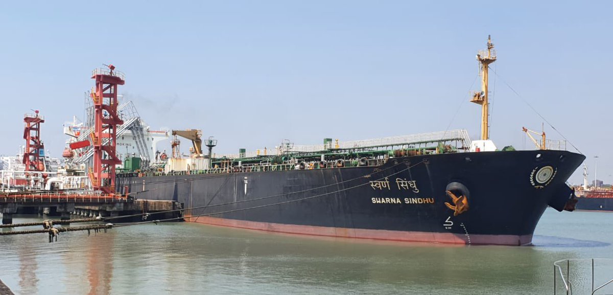 ONGC_'s tweet photo. The first crude oil cargo from #ONGC Deepwater Krishna Godavari basin has reached ONGC subsidiary @Ongc_Mrpl Mangalore Refinery and Petrochemicals Limited. 

The tanker ‘Swarna Sindhu’, flagged off by Hon’ble @PMOIndia @narendramodi on 2 March 2024, which had sailed from Kakinada with 4,64,000 barrels of crude oil from ONGC Deepwater Krishna Godavari basin, reached #Mangalore port on  8 March 2024.