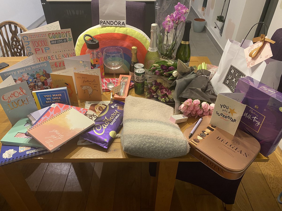 After nearly 10 years it’s time to say goodbye to the Cardiology speciality. Thank you Basingstoke for the last 2 years, I will miss you all very much! On to new adventures, AAU and SDEC see you Monday ❤️ <a href="/JennyMHoughton/">Jenn Houghton</a> @SimoneH2020 <a href="/tsfbelle/">Tracy Whale</a> <a href="/LudickZena/">zena ludick</a>