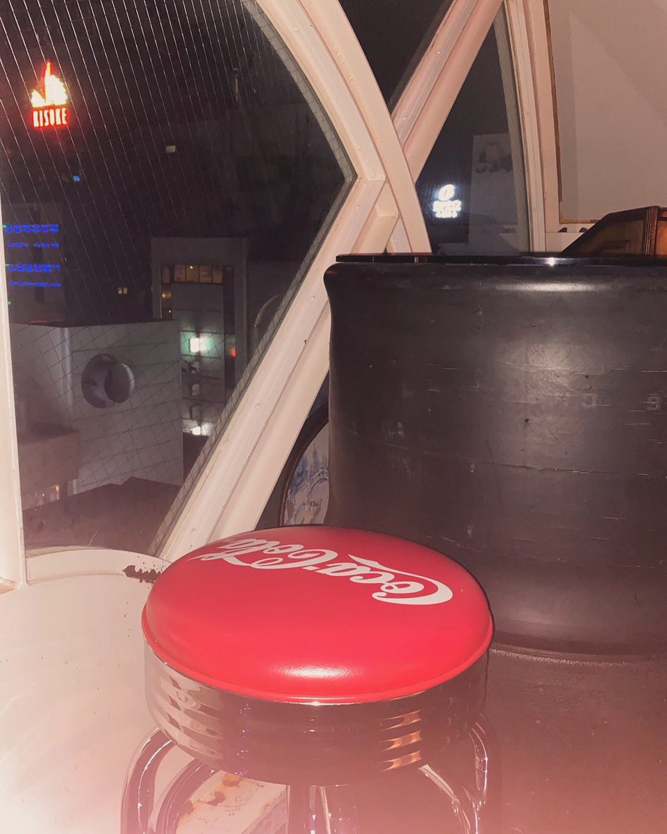 matsuyama_bace's tweet image. MATSUYAMA BASEです！
二階ロフト席からは夜の松山の街が一望できます！
おしゃれな店内で良い景色を！
お待ちしております！

#松山市BAR
#愛媛県BAR
#MATSUYAMABASE