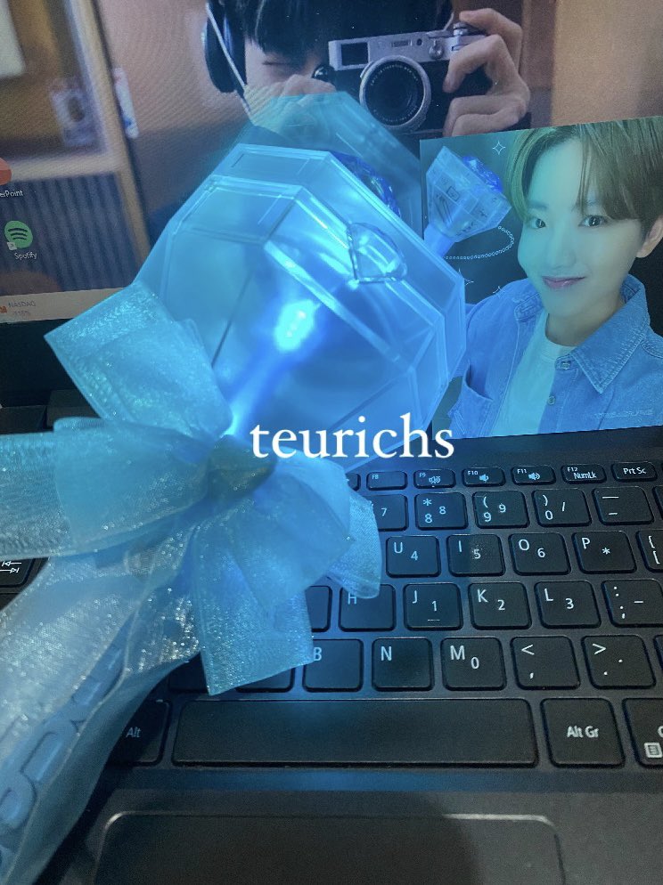 teurichs's tweet photo. WTS want to sell Treasure Lighstick teulight official preloved

💸 530k

✅ Konek pas konser+app+yt
✅ Dus+strap+baterai+pita
✅ Pob Junkyu 
✅ Pribis Official
✅ gud condi (dipake buat hello tour selebih nya dalem dus)
✅ Nego/splitpay/live shopee dm aja

📍Bogor
❌adm shopee https://t.co/isIyR3OnNK