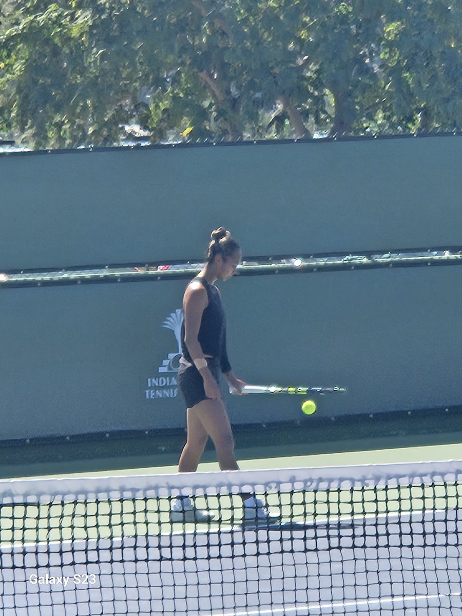 uniquecharm_24's tweet photo. Practice of Leylah Fernandez 3/8/2024 https://t.co/QyTzGIovVe