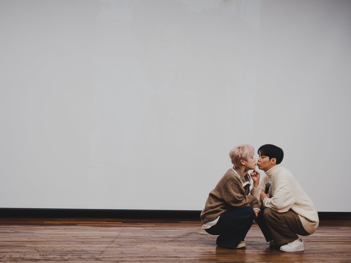 이렇게 행복한 팬 사인회는 또 없었습니다! 
이런 날을 만들어 주신 준성님, 성호님 그리고 팬사인회에 참석해 주신 팬분들께 너무 감사드립니다. 또 뵙겠습니다! 

#FFE #ROOMMATEHi #준성호 #준성호네 #이준성 #신성호 #Junseongho