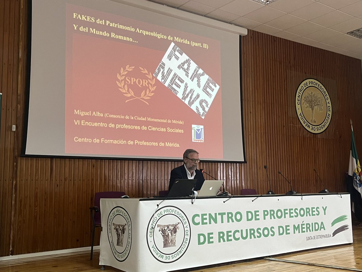 iex005's tweet photo. Miguel Alba nos acompaña por segundo año para aclarar malentendidos asentados sobre el patrimonio arqueológico de Mérida #iex005 https://t.co/lNXP37pftD