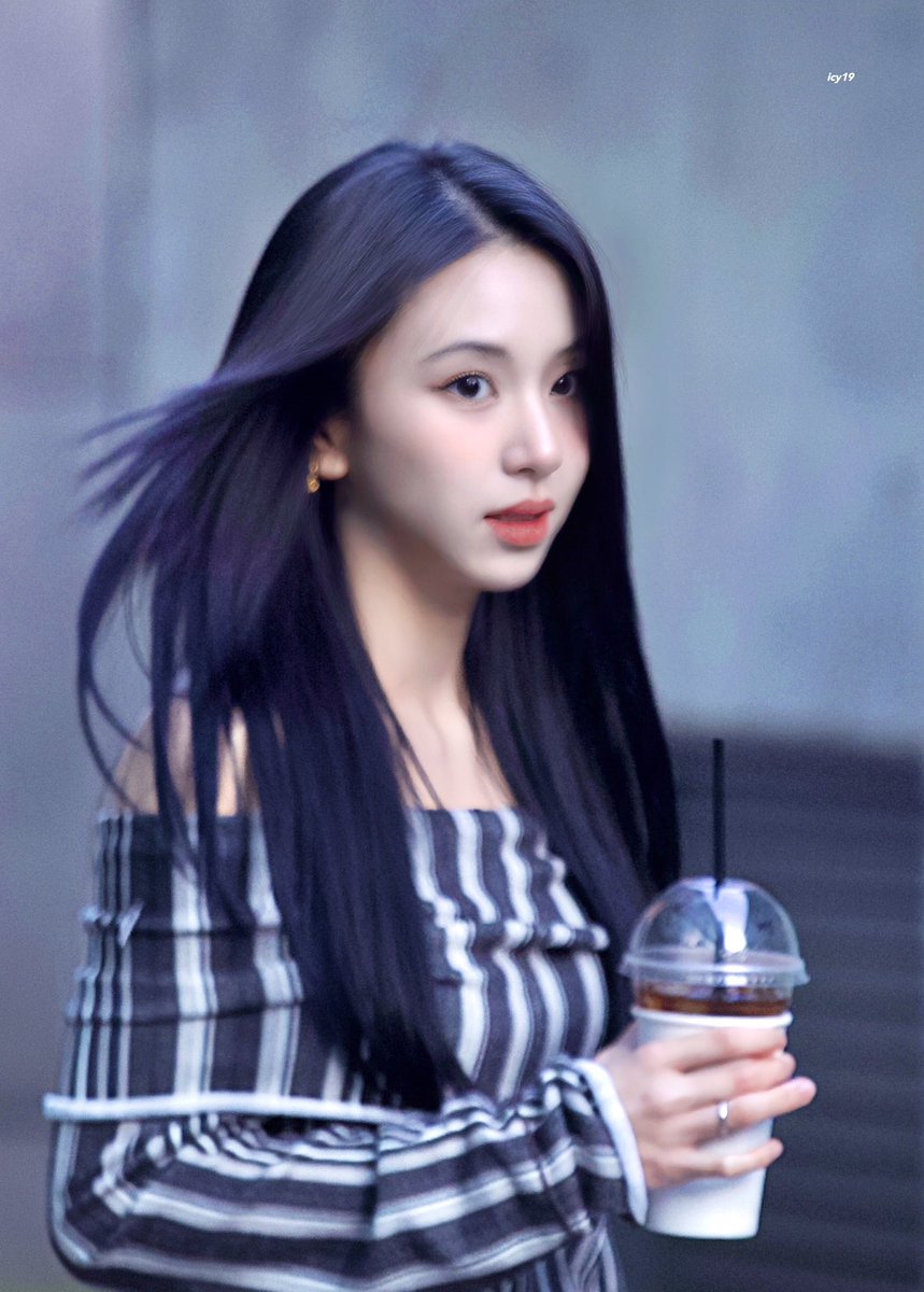 ICY19_'s tweet photo. 240309 팬싸인회 퇴근

봄바람 Spring breeze

#TWICE #트와이스
#채영 #chaeyoung
#WithYOUth❤‍🔥 #ONESPARK💥 https://t.co/38zJhw09KA