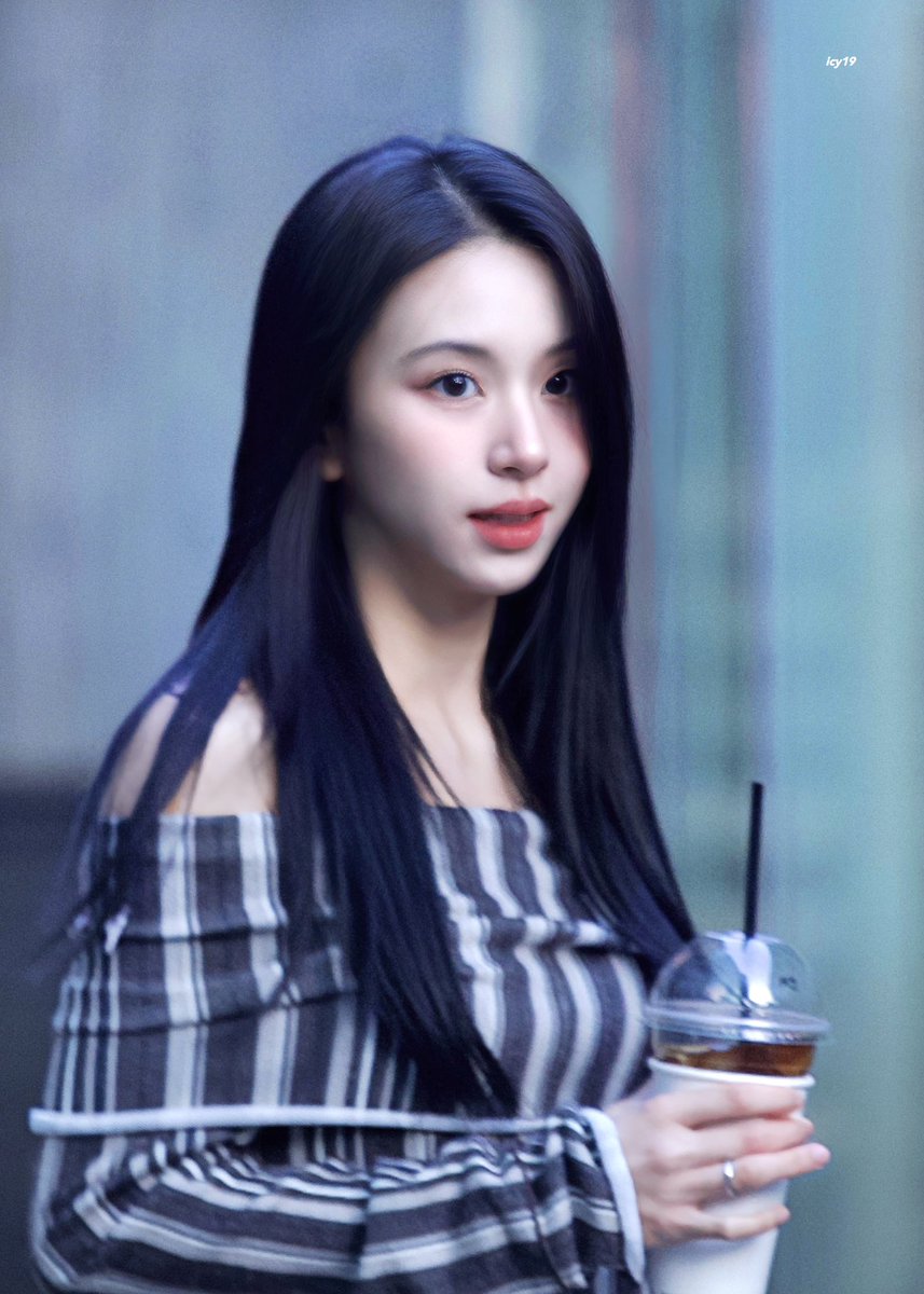 ICY19_'s tweet photo. 240309 팬싸인회 퇴근

봄바람 Spring breeze

#TWICE #트와이스
#채영 #chaeyoung
#WithYOUth❤‍🔥 #ONESPARK💥 https://t.co/38zJhw09KA