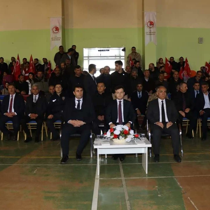 akmelikyasar's tweet photo. Bugün #Çat ilçemizin düşman işgalinden kurtuluşunun yıl dönümü. Bu önemli günü bir kez daha büyük bir coşku ve gururla kutluyoruz. 

Çatlı hemşehrilerimin kurtuluş gününü tebrik ediyor, milli mücadelemizin tüm kahramanlarını saygı ve rahmetle yâd ediyorum. https://t.co/TRIGVPN8vS