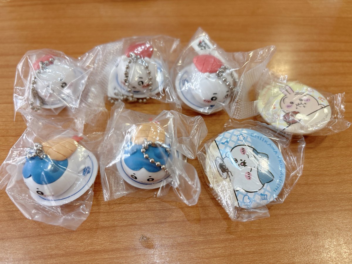 rn_rfe's tweet photo. 【交換】ちいかわ　くら寿司　ビッくらポン

譲）缶バッジ　うさぎ、ハチワレ
フィギュア　ちいかわ、ハチワレ

求）同種モモンガ

郵送希望です。検索からでもお気軽にお声がけください。 https://t.co/xxBgMWWMTS