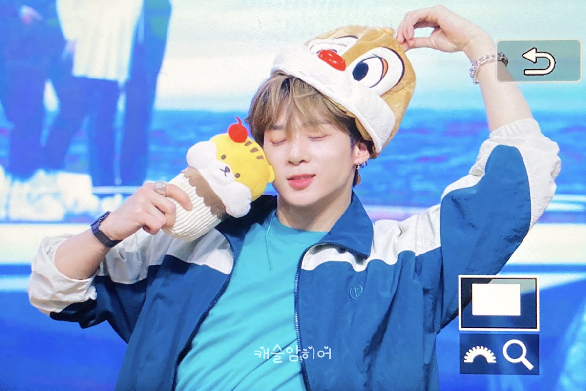 240309

#캐슬제이 #Castle_J #엠씨엔디 #MCND
<a href="/McndOfficial_/">MCND_official</a>