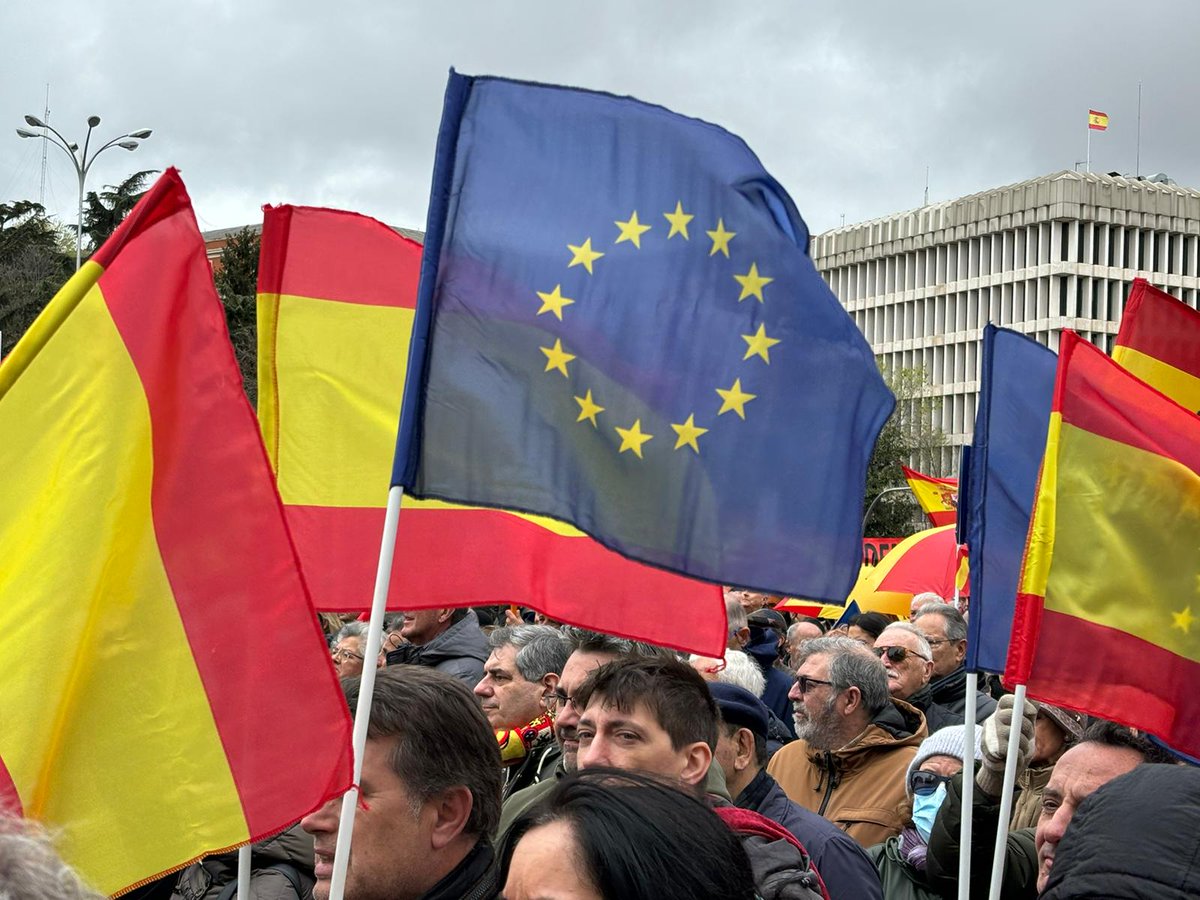 Hoy estamos con <a href="/AdrianVL1982/">Adrián Vázquez Lázara 🇪🇦🇪🇺</a> y <a href="/jordi_canyas/">Jordi Cañas</a> en #Cibeles9M junto a la sociedad civil para volver a decir alto y claro que la amnistía es corrupción.

No pararemos hasta hacer descarrilar esta ley de impunidad.

¡No a la amnistía! 
¡Sí a la igualdad y a nuestro Estado de derecho!