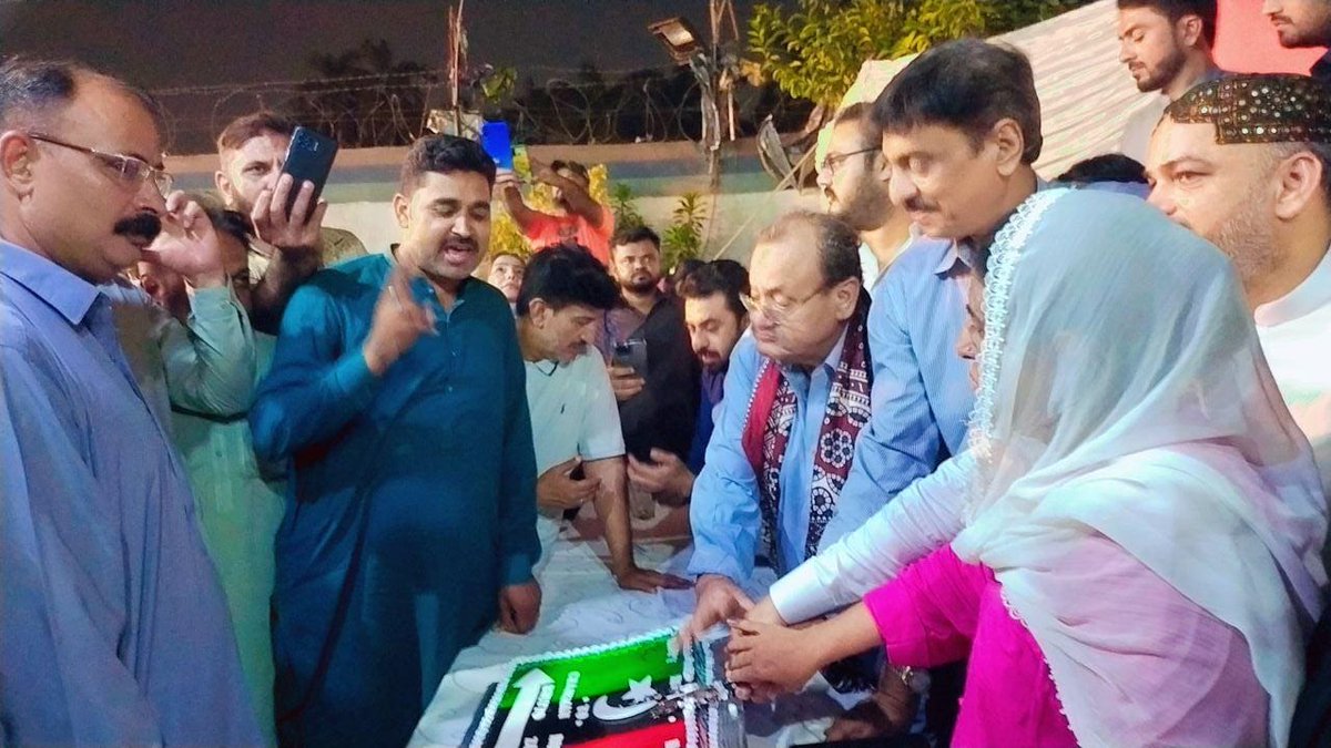 ParveazMemon's tweet photo. #Congratulations To all my Brother,s Team Special For My Bro Cooardinator Sukkur  #WaqarBhayo @786_bhayo &amp; @LalaRaheemBullo #PPPDigitalSukkur 
Bundle of Thanks my Best Chairman @BBhuttoZardari Honorable Sir Head @PPPDigitalSindh  @Bhuttoiest sahib.
From 
#PPPDigitalEastKarachi https://t.co/sm2MReOGU7