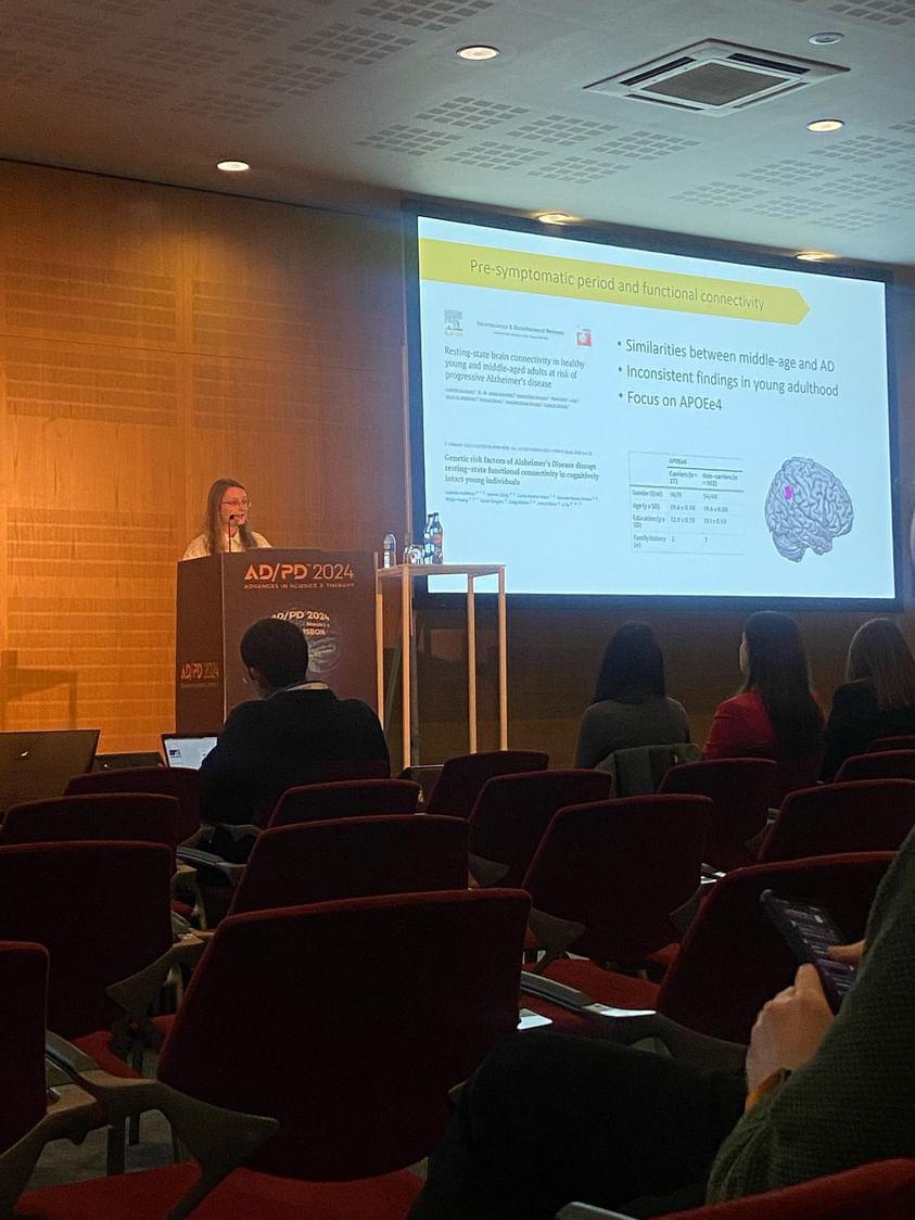 Lud_Kuc's tweet photo. First international talk ✅ Thanks for attending and being curious about our brain function results from @AD_PREVENT 🧠 What an experience! Special thanks go to @TGO_lab who I had a pleasure of chairing the session with. #adpd https://t.co/aRD6BHIqHD