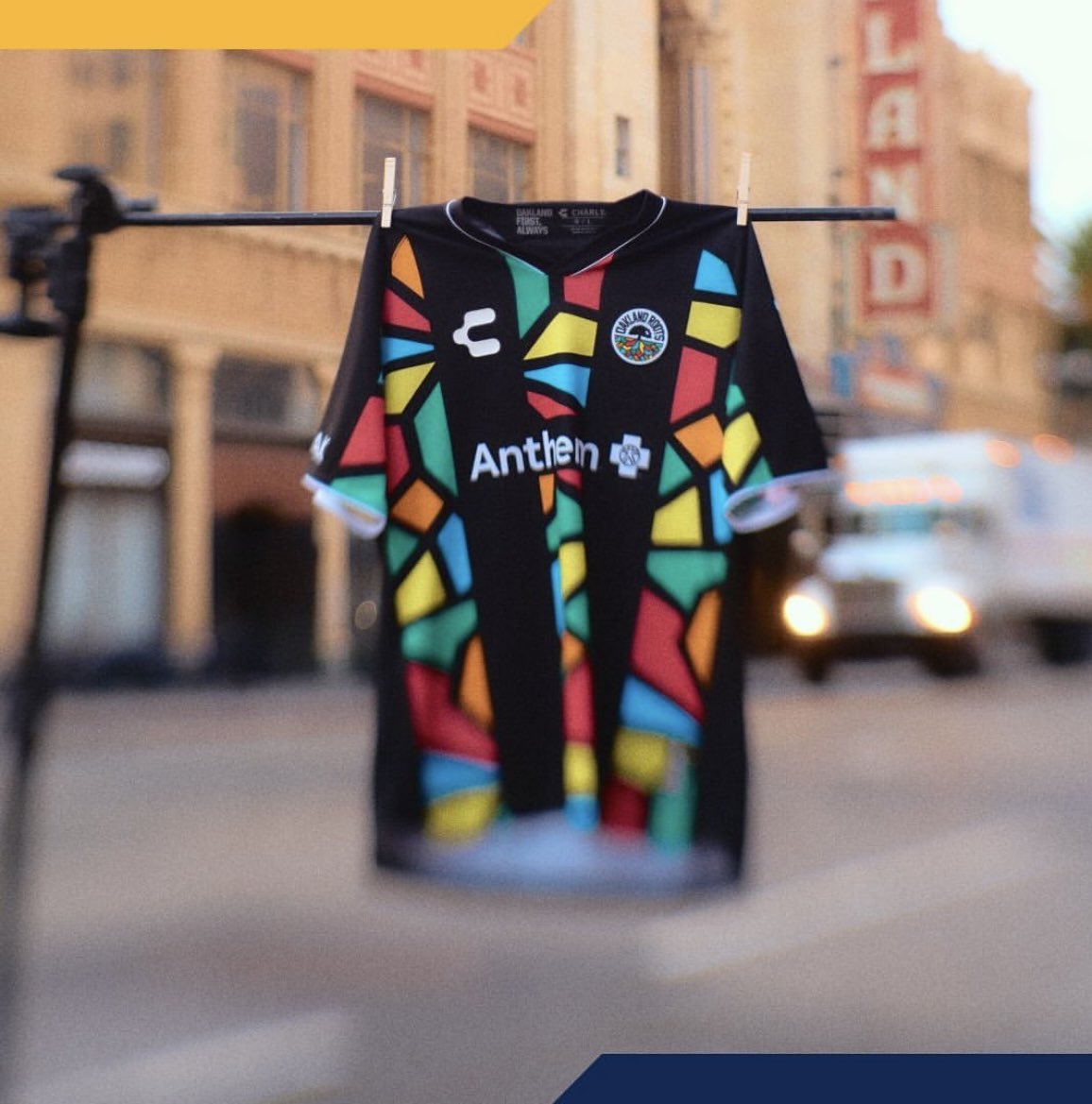 𝐆𝐈𝐕𝐄𝐀𝐖𝐀𝐘!

We’ve teamed up with Oakland Roots SC to give away their delightful home shirt.

To enter:

1. Follow <a href="/oaklandrootssc/">Oakland Roots</a> and us.
2. Tag a mate.
3. Retweet.

Winner Drawn: 17.03.2024

#giveaway #football