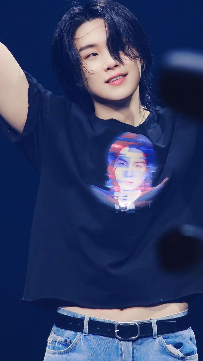 мой любимый киттимэн, муж моей мечты, с днём рождения!! спасибо, что каждый раз ты заставляешь чувствовать себя тепло и хорошо. жду не дождусь, новой встречи и новой музыки, наш пророк!!
#HappyBirthdaySUGA