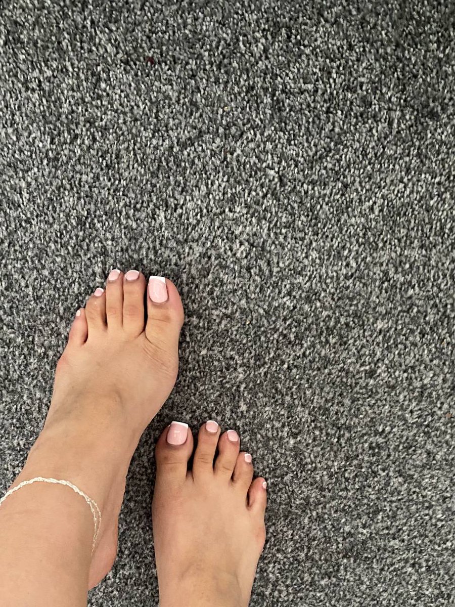 LuxuryFeetmodel's tweet photo. Saturday Thread 🧵 

Show us your beautiful feet in any position 😍😘

Like &amp; RT THREAD 🌹

Model: @AsianFootDom @MistressEnkays https://t.co/LmEWSRMqbw