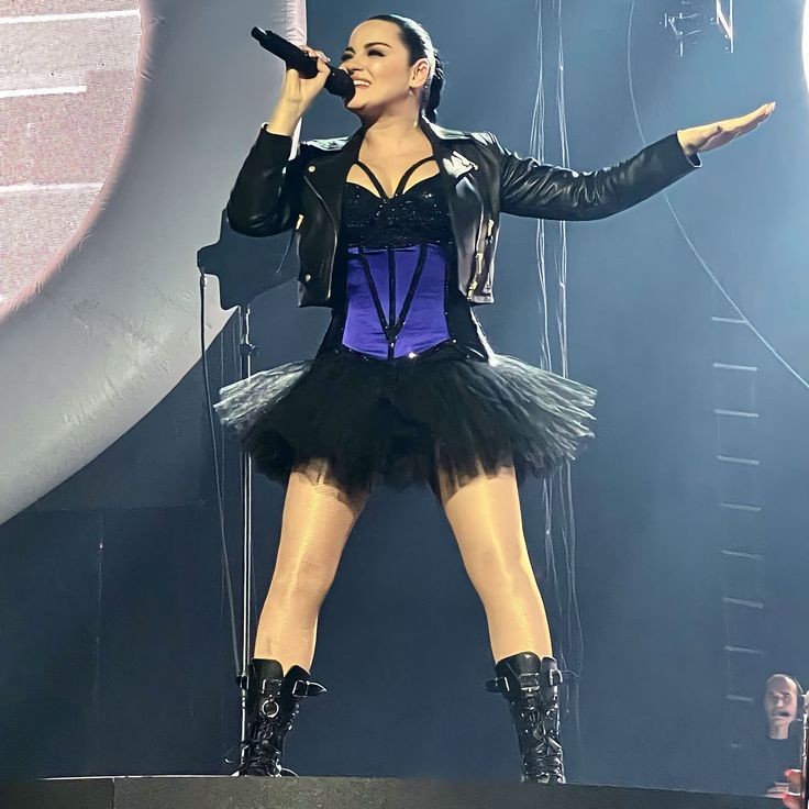soyrbd2004's tweet photo. Feliz vuelta al sol @maiteperroni 🎂🎉💜 que sigas cumpliendo tus anhelos 🌟 #FelizCumpleMaitePerroni https://t.co/0qApovfMbd