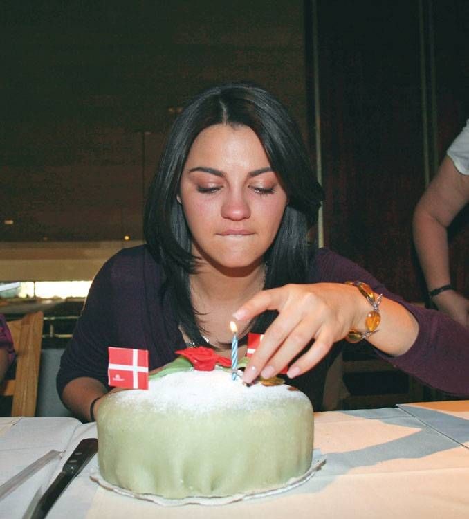 soyrbd2004's tweet photo. Feliz vuelta al sol @maiteperroni 🎂🎉💜 que sigas cumpliendo tus anhelos 🌟 #FelizCumpleMaitePerroni https://t.co/0qApovfMbd