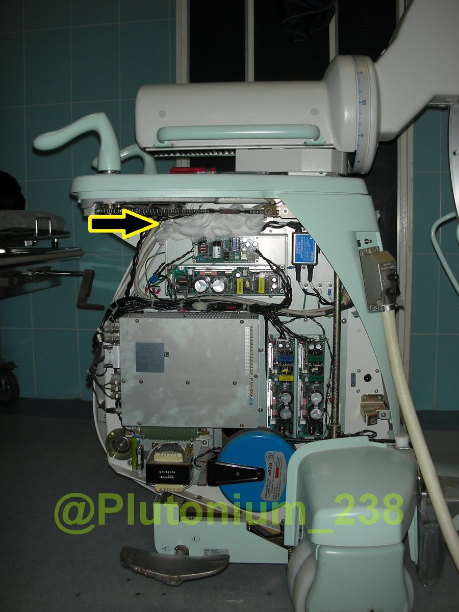 Plutonium_238's tweet photo. امان از وقتی خانم/آقا #موش/#Mouse (🐭) ه بِره تو دستگاه و بیفته به جونِ سیما و کابلا!
عکس:
موش رفته تو دستگاه #سی_آرمِ/#C_Arm #اتاق_عملِ یکی از بیمارستانها و یه #گاز/#Gauze و دو تا جویدنیِ دیگه بُرده و با مزۀ #سیم و #کابل، اون تو شروع کرده به فیلم دیدن!
https://t.co/0fZYHPeZU1 https://t.co/RsbpSf0baD