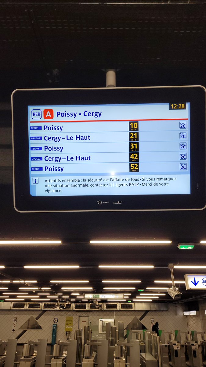 Jeece's tweet photo. @RER_A toujours un plaisir de voir un train disparaître du planning UPAC 12h31 à Nanterre Préfecture. Et la joie diffusée par les applis/affichages en contradiction. https://t.co/T738RZqMXo