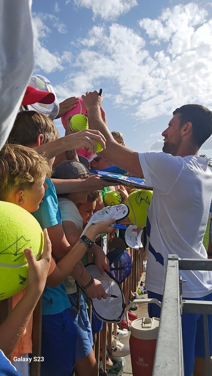 uniquecharm_24's tweet photo. Novak Djokovic in Indian Wells Ca
Look at crowd .... https://t.co/yxooSrMaJr