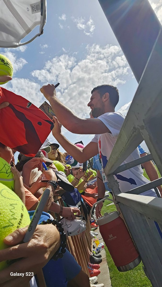 uniquecharm_24's tweet photo. Novak Djokovic in Indian Wells Ca
Look at crowd .... https://t.co/yxooSrMaJr