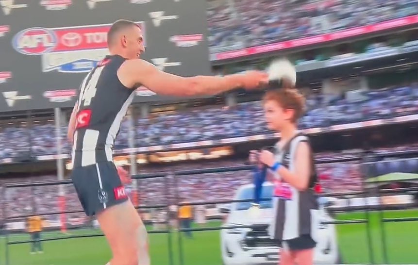 ShanedogReeves's tweet photo. Is Mason Cox the worst player in the AFL?

1. isn’t even Australian
2. Talked the most shit about GWS just to embarrass his own team
3. Refused to shake a 10 year old’s hand
4. Did more disruption to the GWS training session than their style of play
5. Failed podcaster https://t.co/zmN92P1Hty