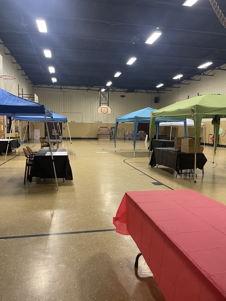 mrsrubinsworld's tweet image. 5th Grade transformed the gym into a Black Wall Street marketplace during BHM! They shared their presentations and inspiration behind their storefronts. It was magical ☺️ #chesRubin5 @capitolheightse