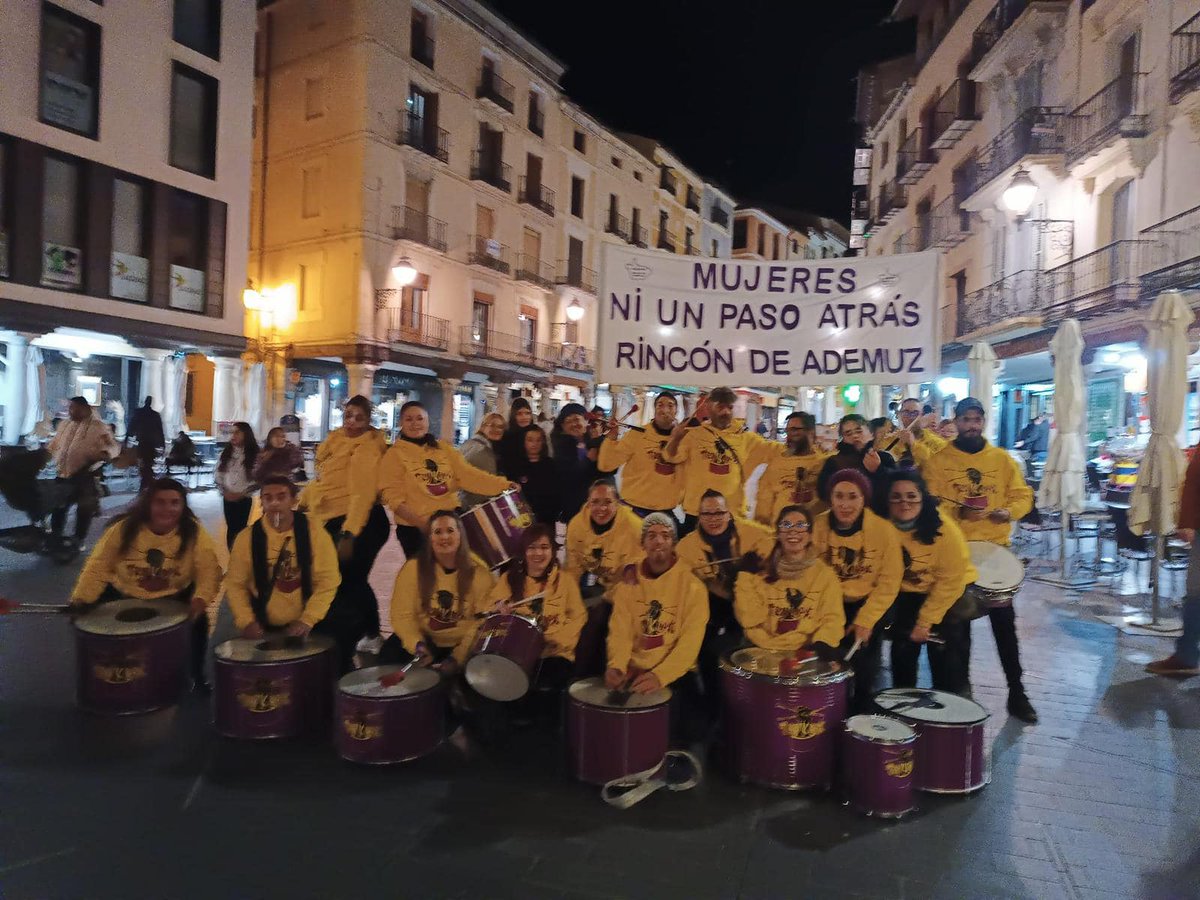 Batucada Trukupá de #CasasBajas en la manifestación del 8M en Teruel #RincondeAdemuz