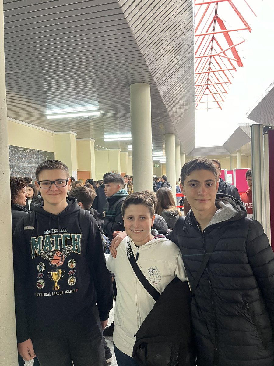 Esperando a Hugo, José y Manuel, a ver cómo les ha ido en la olimpiada matemática de <a href="/saemthales/">SAEM Thales</a>. Pedazo de campeones!