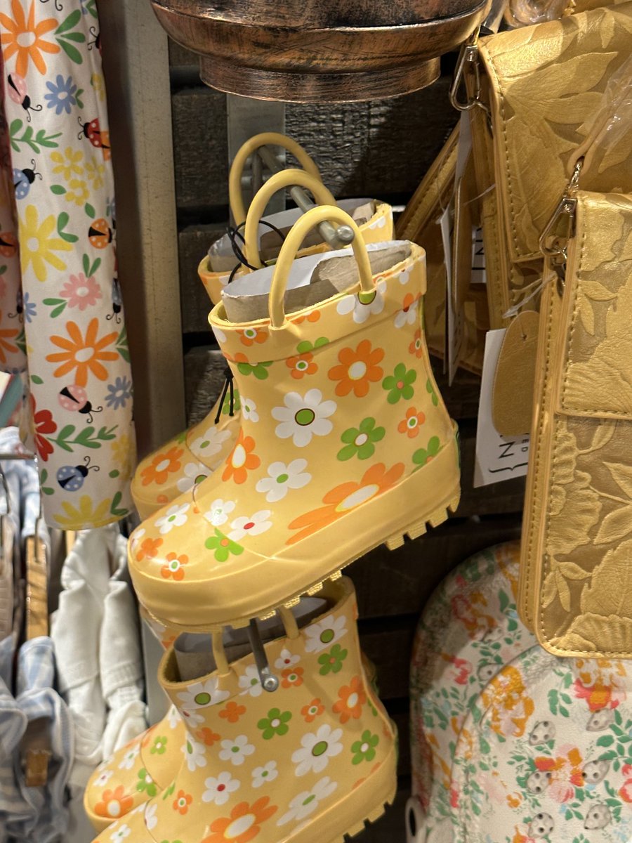 Cutest boots ever ⁦<a href="/CrackerBarrel/">Cracker Barrel</a>⁩