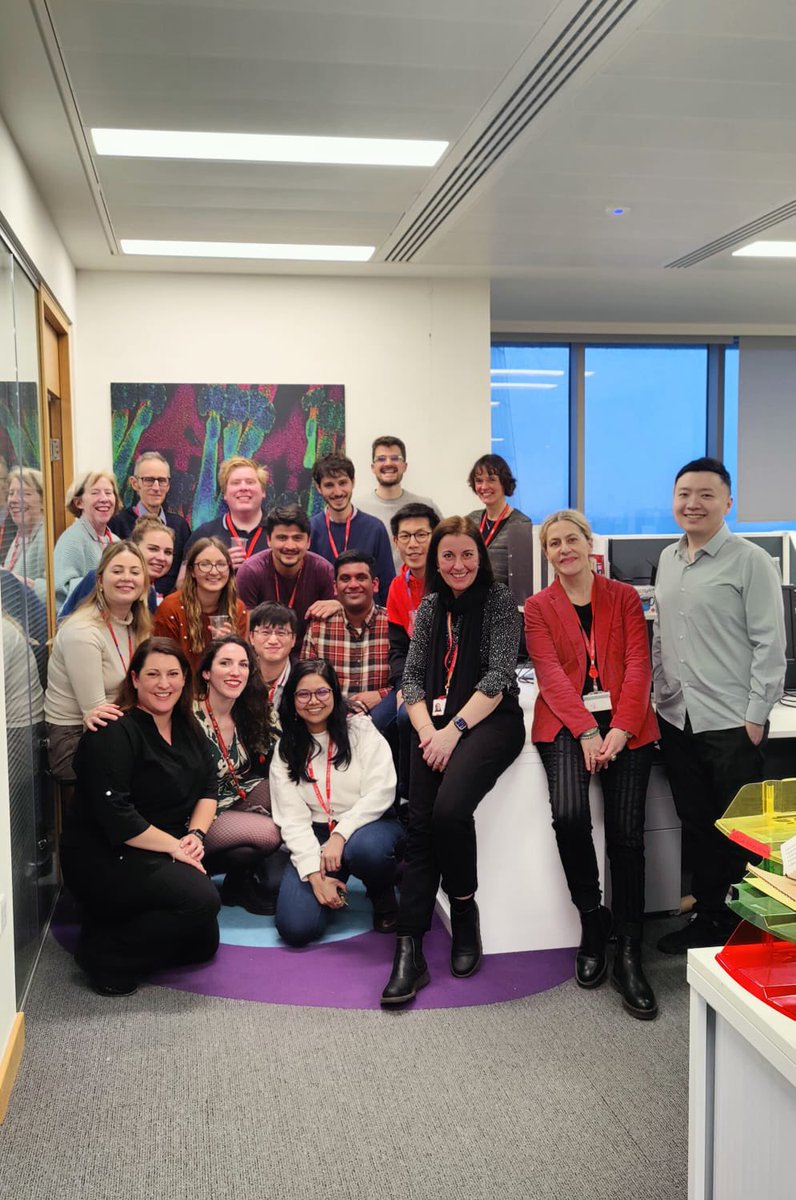 Happy #InternationalWomensDay2024 from all of us @KCLstemcells It's been a great pleasure to be surrounded by inspiring and supporting mentors, friends and peers, driving me to do better everyday ❤️