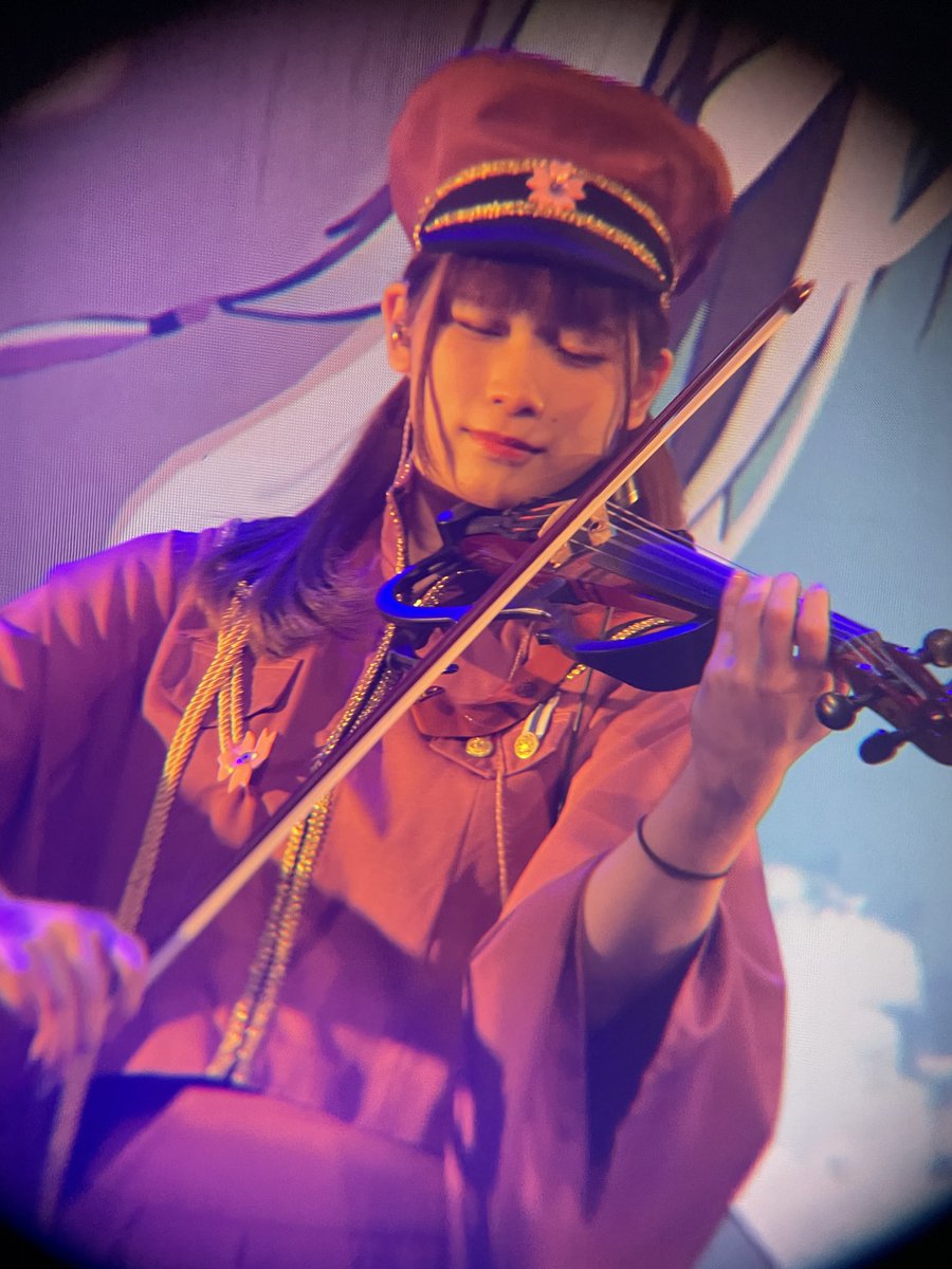 そーいえば！
今日は！ #ミクの日 でしたね！
推し様がミク衣装で演奏しているところを上げておきます☺️
⁦<a href="/eru_violin/">える/ Eru🎻</a>⁩