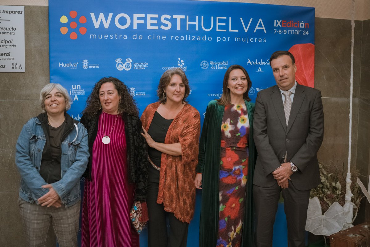 DipuHU's tweet photo. 📽 La diputada de Igualdad y Familias, María del Mar Martín, y el diputado de Reto Demográfico, José Carlos Roda, han disfrutado asistiendo a la apertura del @WOFESTHUELVA, que cumple este año su novena edición y que @DipuHU apoya llevando sus proyecciones a los pueblos. https://t.co/iKPzyQIKtt