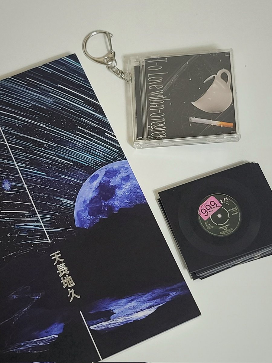 스리코 (<a href="/3u1ik03an/">스리코</a>) 님의 천장지구가 드디어 도착했다!
특전도 너무 예쁘고 ~! 🌌

빨리 읽어보아야지 ᕕ( ᐛ )ᕗ